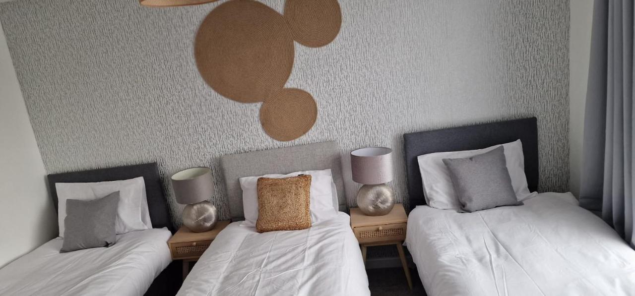 Shm Stays Leicester. Newly Renovated!! 15 Min Drive From City Centre, University. 9 Min Drive To Leicester City Stadium, 5 Min Drive To M1 & M69. 2 Min Walk To Bus Stop. Bagian luar foto