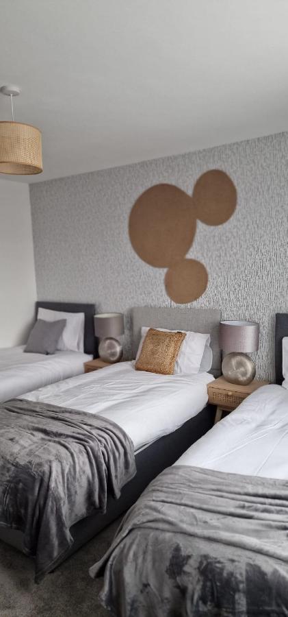 Shm Stays Leicester. Newly Renovated!! 15 Min Drive From City Centre, University. 9 Min Drive To Leicester City Stadium, 5 Min Drive To M1 & M69. 2 Min Walk To Bus Stop. Bagian luar foto