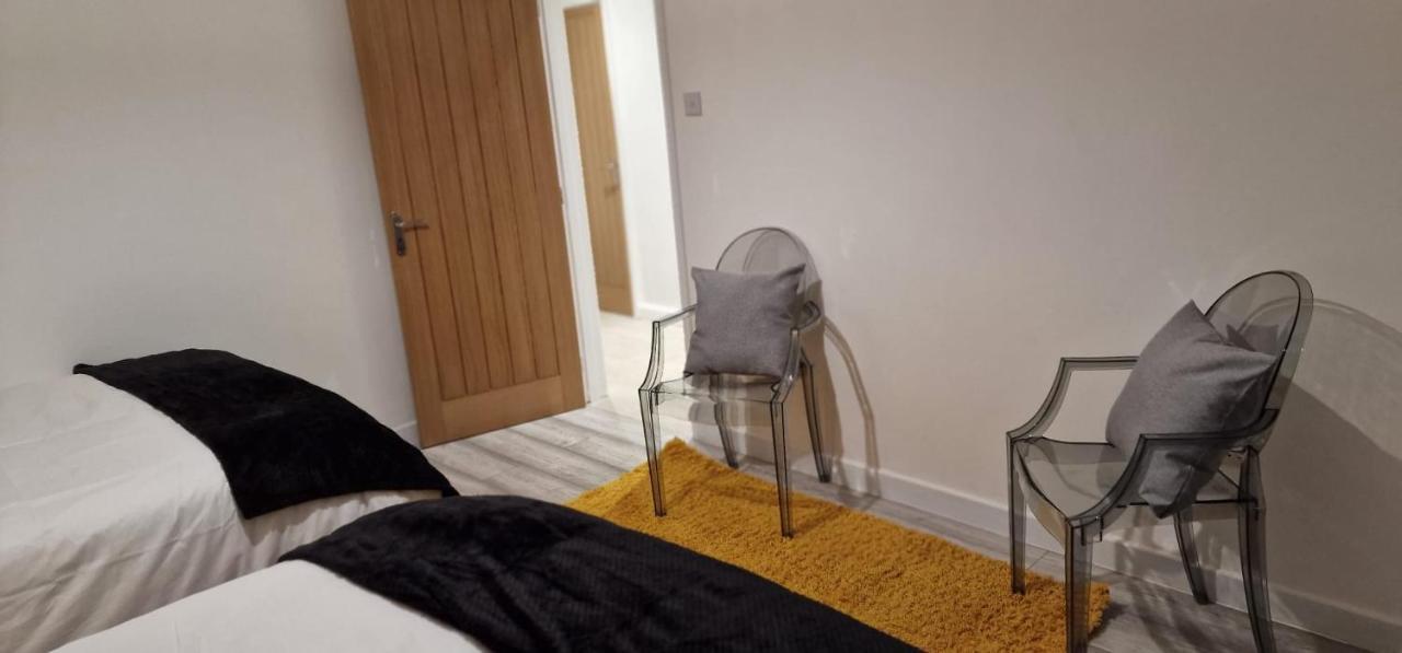 Shm Stays Leicester. Newly Renovated!! 15 Min Drive From City Centre, University. 9 Min Drive To Leicester City Stadium, 5 Min Drive To M1 & M69. 2 Min Walk To Bus Stop. Bagian luar foto