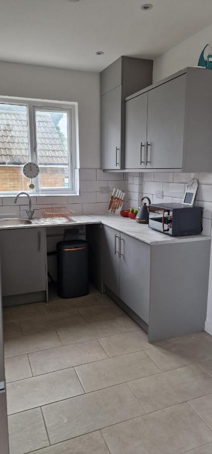 Shm Stays Leicester. Newly Renovated!! 15 Min Drive From City Centre, University. 9 Min Drive To Leicester City Stadium, 5 Min Drive To M1 & M69. 2 Min Walk To Bus Stop. Bagian luar foto