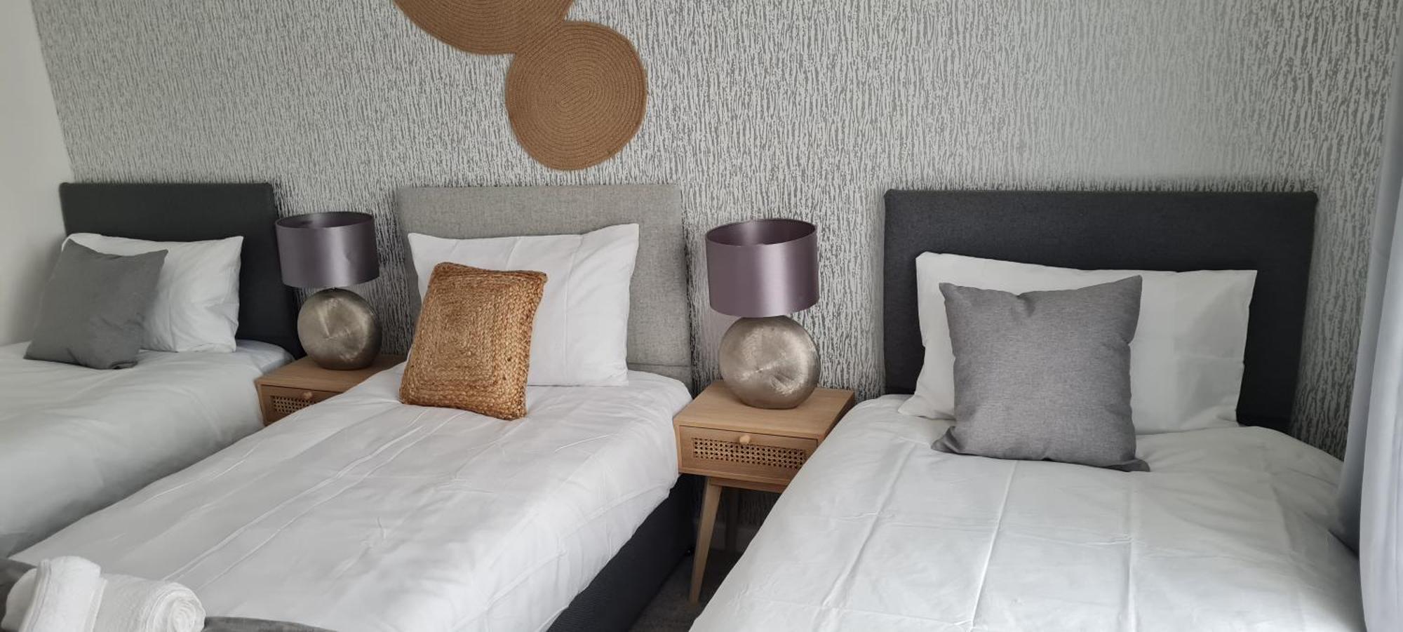 Shm Stays Leicester. Newly Renovated!! 15 Min Drive From City Centre, University. 9 Min Drive To Leicester City Stadium, 5 Min Drive To M1 & M69. 2 Min Walk To Bus Stop. Bagian luar foto
