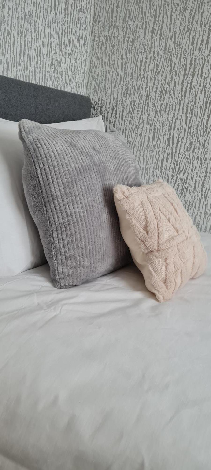 Shm Stays Leicester. Newly Renovated!! 15 Min Drive From City Centre, University. 9 Min Drive To Leicester City Stadium, 5 Min Drive To M1 & M69. 2 Min Walk To Bus Stop. Bagian luar foto