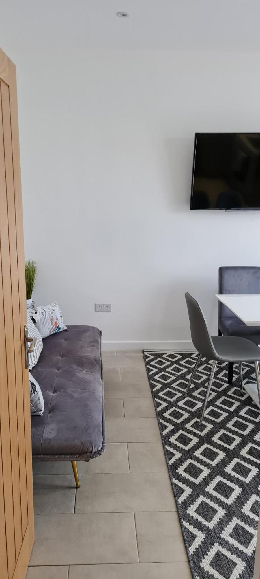 Shm Stays Leicester. Newly Renovated!! 15 Min Drive From City Centre, University. 9 Min Drive To Leicester City Stadium, 5 Min Drive To M1 & M69. 2 Min Walk To Bus Stop. Bagian luar foto