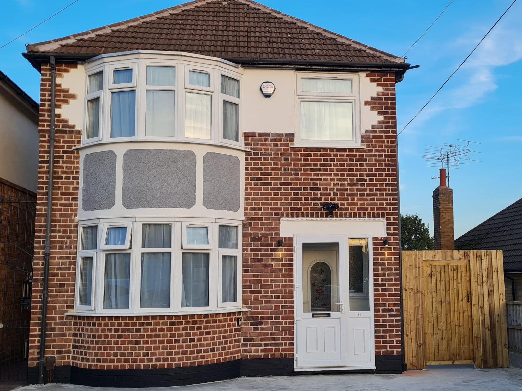 Shm Stays Leicester. Newly Renovated!! 15 Min Drive From City Centre, University. 9 Min Drive To Leicester City Stadium, 5 Min Drive To M1 & M69. 2 Min Walk To Bus Stop. Bagian luar foto